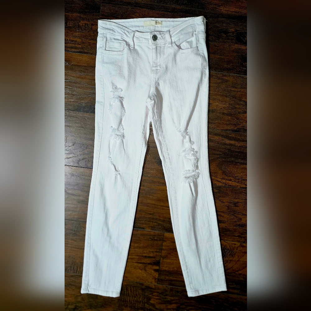 Daytrip Women's White Distressed Skinny Jeans
